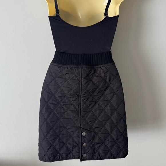 Prana Diva Diamond-Quilted Puffer Skirt Sherpa Lining, Black, DWR Finish, Small - Picture 5 of 10